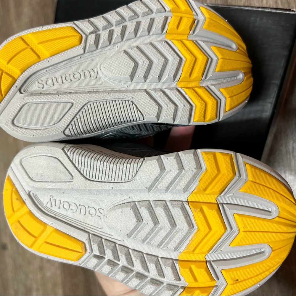 Saucony KINVARA JR Grey Yellow Velcro Strap Baby Toddler Size 5XW - Picture 10 of 10